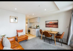 Stylish and Modern Apartment - Balcony and Pool, Auckland